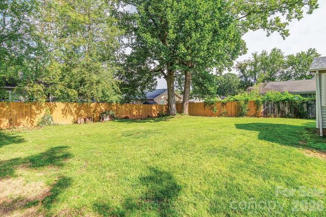 4 La Rue Street, Asheville, NC 28806