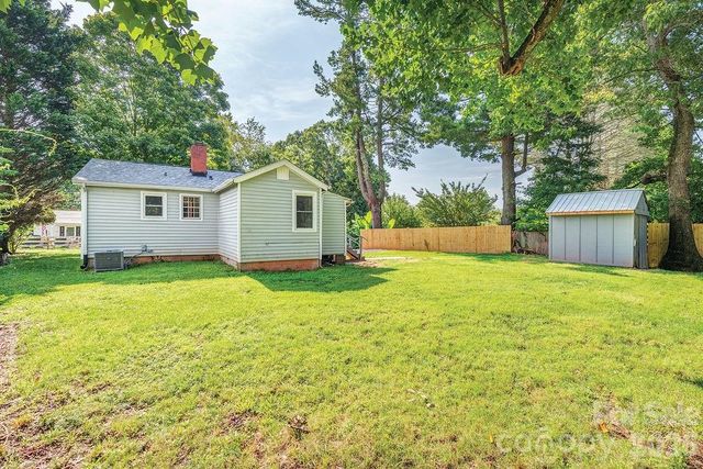 4 La Rue Street, Asheville, NC 28806