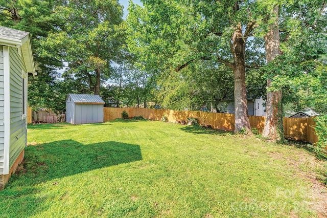 4 La Rue Street, Asheville, NC 28806