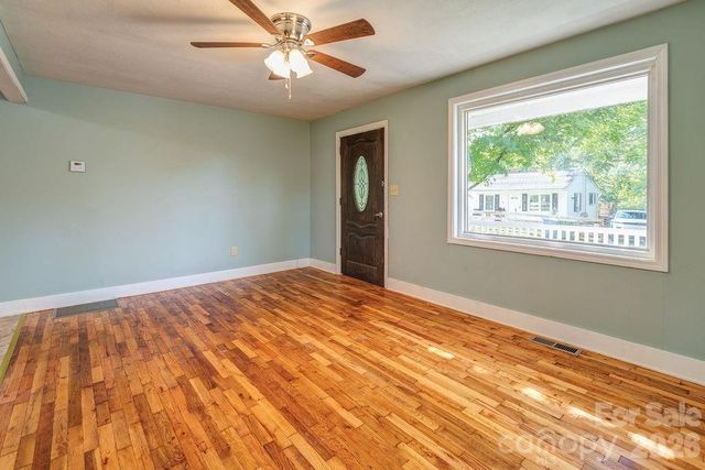 4 La Rue Street, Asheville, NC 28806