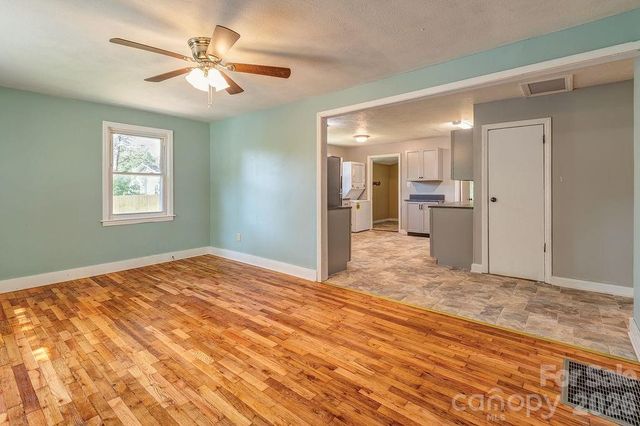 4 La Rue Street, Asheville, NC 28806