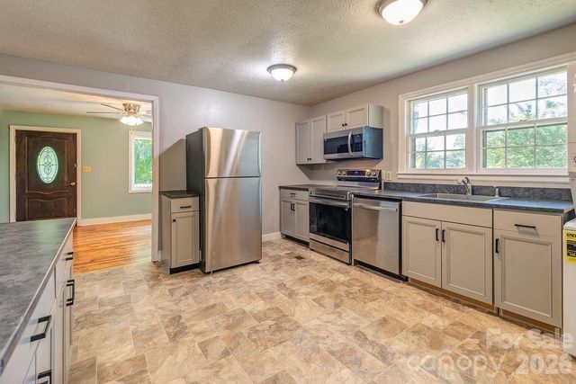 4 La Rue Street, Asheville, NC 28806