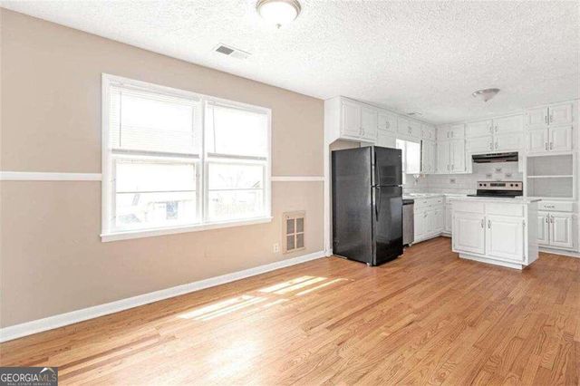 1324 N Hicks Circle, Conyers, GA 30012