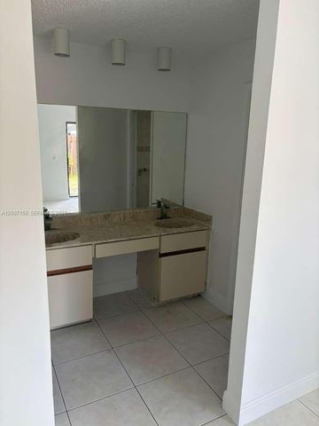 17317 NW 63rd Ave, Hialeah, FL 33015