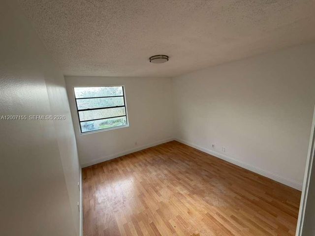 17317 NW 63rd Ave, Hialeah, FL 33015