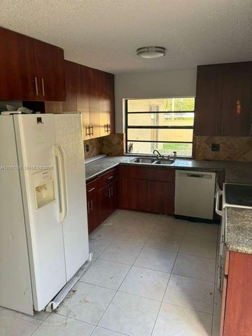 17317 NW 63rd Ave, Hialeah, FL 33015