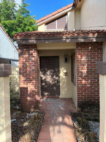 17317 NW 63rd Ave, Hialeah, FL 33015