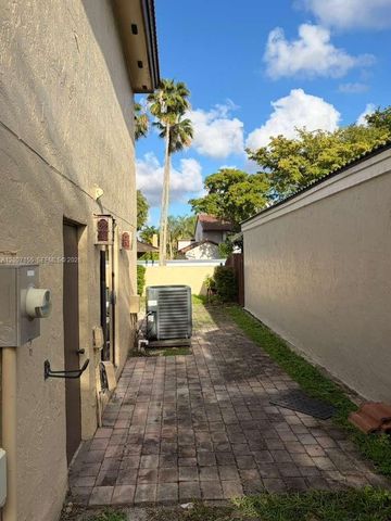 17317 NW 63rd Ave, Hialeah, FL 33015