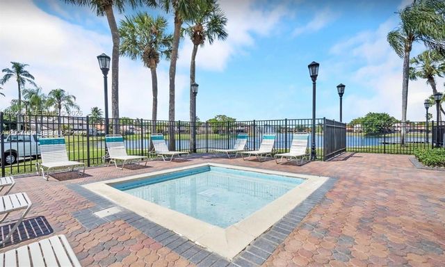 17317 NW 63rd Ave, Hialeah, FL 33015