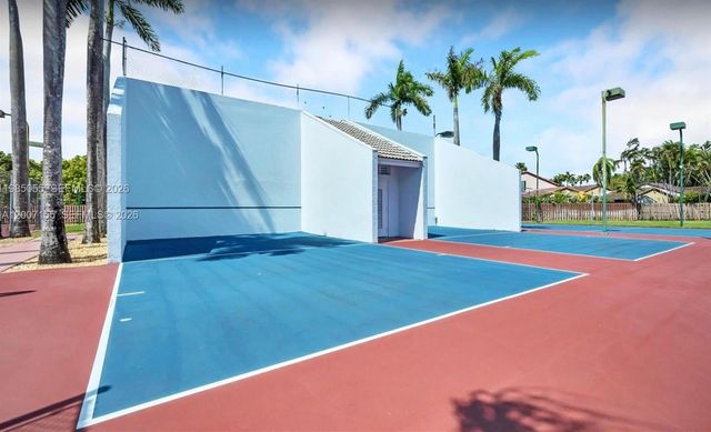 17317 NW 63rd Ave, Hialeah, FL 33015