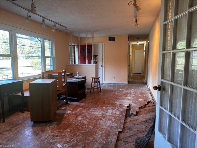3708 Whitfield Court, Winston-salem, NC 27105