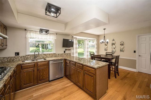 14246 Cypress Hill Drive, Chesterfield, MO 63017