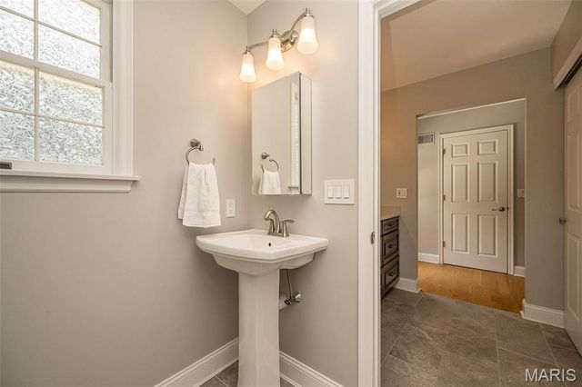 14246 Cypress Hill Drive, Chesterfield, MO 63017