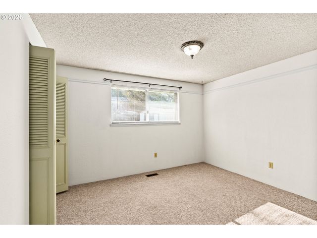 2248 LA CANADA Dr, Roseburg, OR 97470