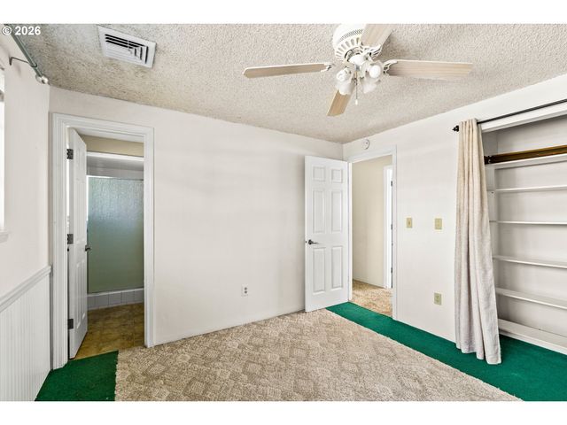 2248 LA CANADA Dr, Roseburg, OR 97470