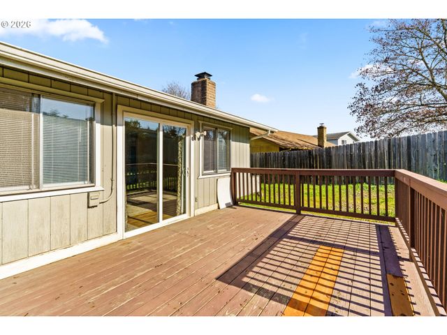 2248 LA CANADA Dr, Roseburg, OR 97470