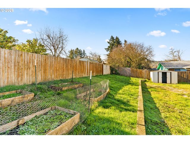 2248 LA CANADA Dr, Roseburg, OR 97470