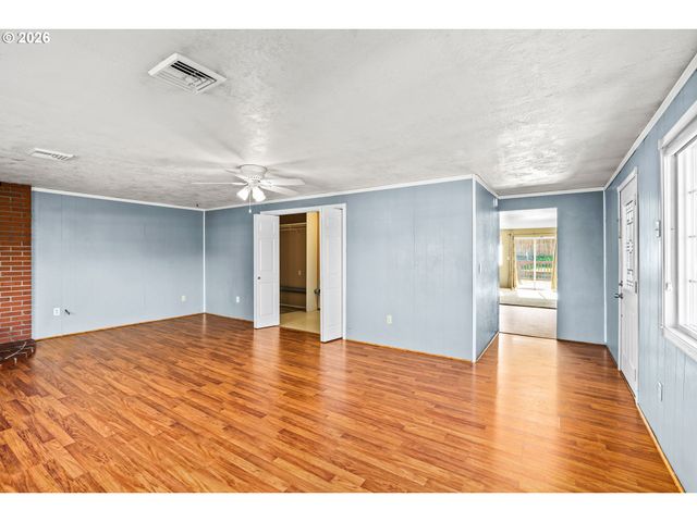 2248 LA CANADA Dr, Roseburg, OR 97470