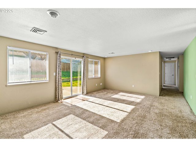 2248 LA CANADA Dr, Roseburg, OR 97470