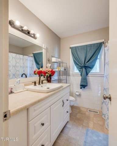 128 Adrian Drive, Kingsport, TN 37664