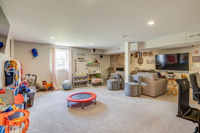 128 Adrian Drive, Kingsport, TN 37664