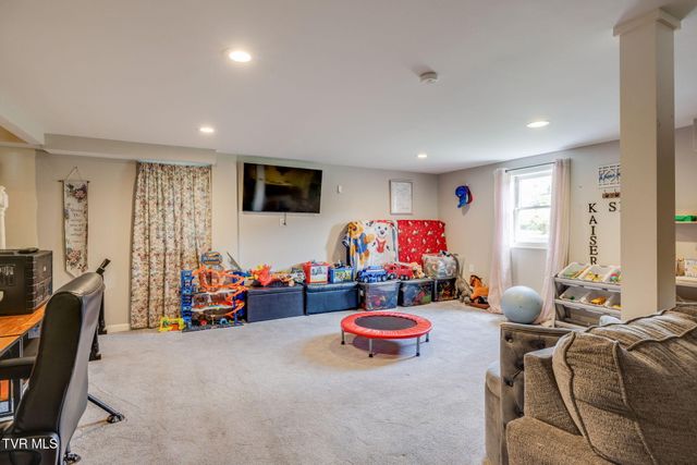 128 Adrian Drive, Kingsport, TN 37664