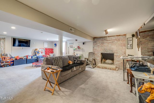 128 Adrian Drive, Kingsport, TN 37664