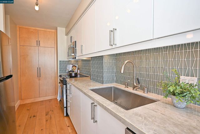 1555 Lakeside Drive 184, Oakland, CA 94612