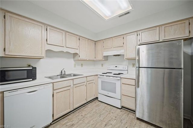 1313 Quail Creek Holw Apt C, Chesapeake, VA 23320