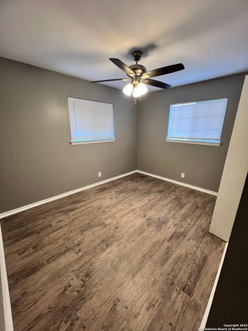 844 E Sunshine Dr Apt 301, San Antonio, TX 78228