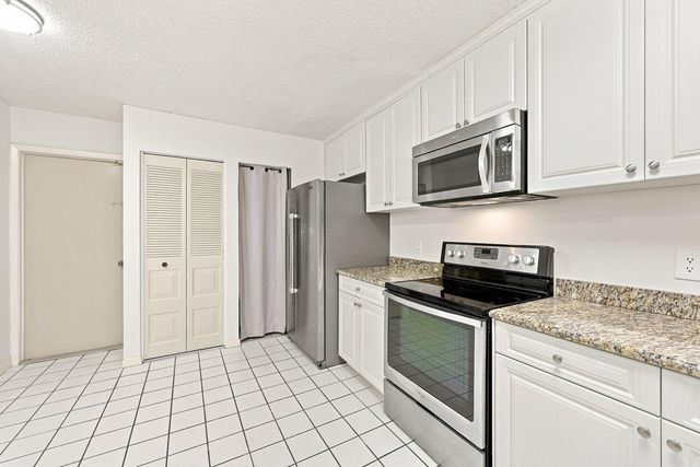 9825 NW 1ST Court, Plantation, FL 33324