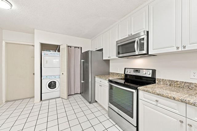 9825 NW 1ST Court, Plantation, FL 33324