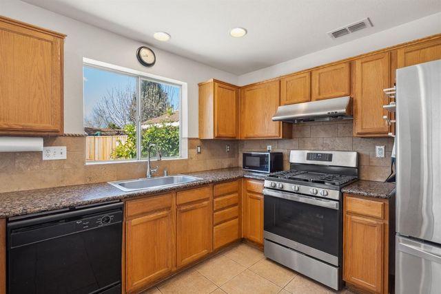 10 Cool Fountain Ct, Sacramento, CA 95833