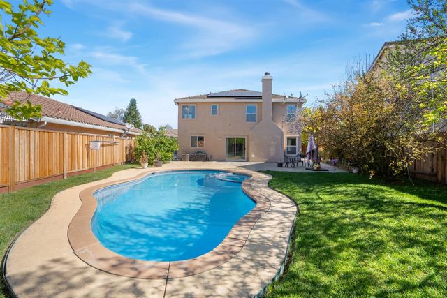 10 Cool Fountain Ct, Sacramento, CA 95833