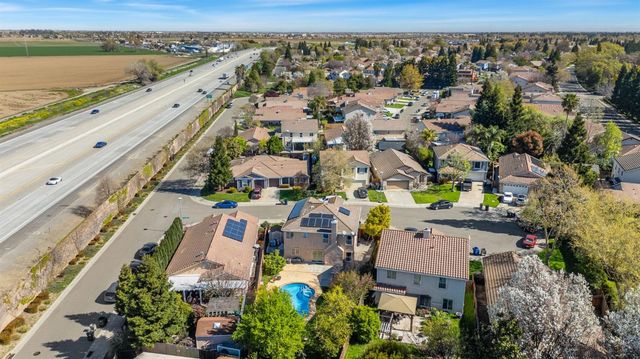 10 Cool Fountain Ct, Sacramento, CA 95833