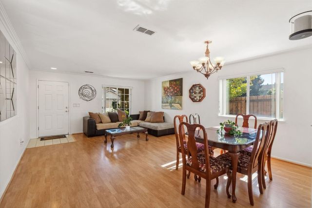 10 Cool Fountain Ct, Sacramento, CA 95833