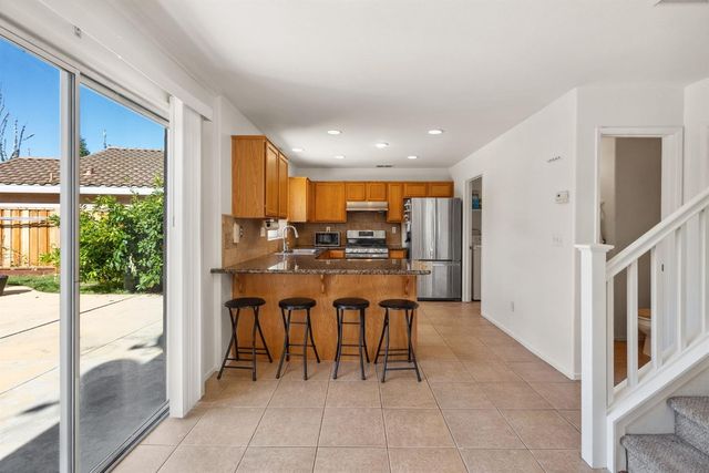 10 Cool Fountain Ct, Sacramento, CA 95833