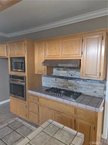 11020 Lantry, Oak Hills, CA 92344