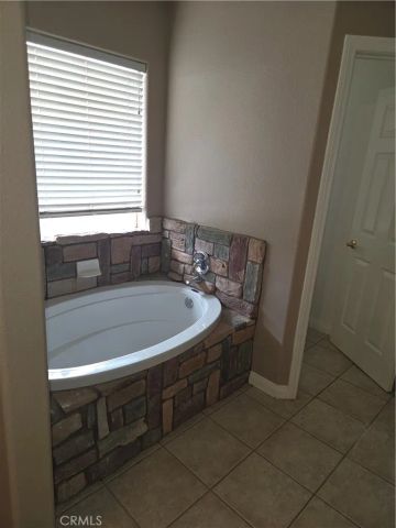 11020 Lantry, Oak Hills, CA 92344