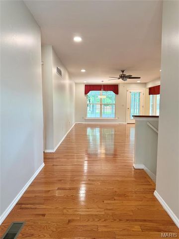 633 Lind Road, St Louis, MO 63125