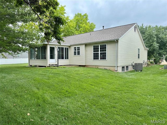 633 Lind Road, St Louis, MO 63125