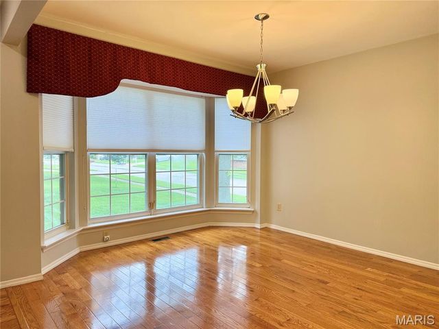 633 Lind Road, St Louis, MO 63125