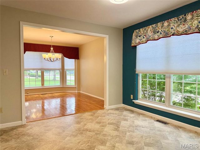 633 Lind Road, St Louis, MO 63125