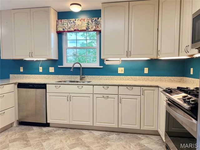 633 Lind Road, St Louis, MO 63125