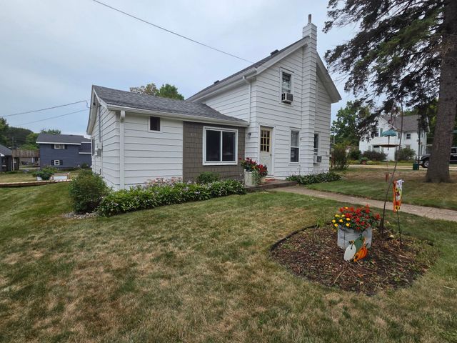 805 Orange Street, Prescott, WI 54021