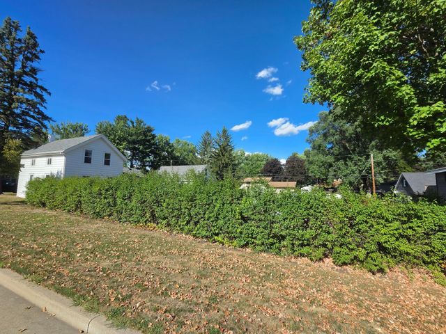 805 Orange Street, Prescott, WI 54021