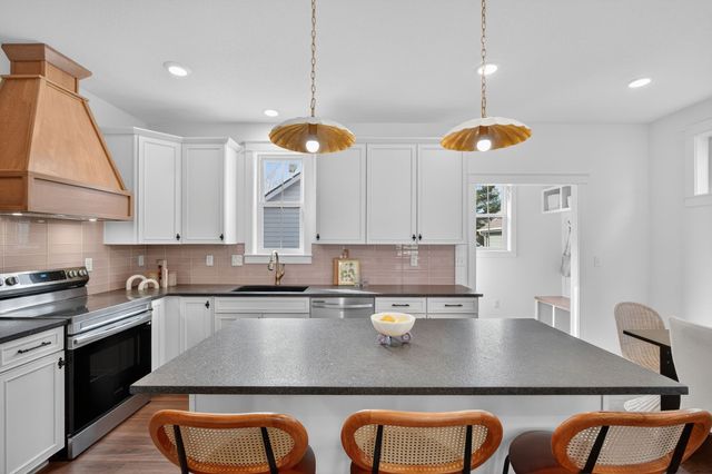 425 E Granger Avenue, Des Moines, IA 50315