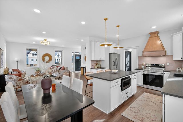 425 E Granger Avenue, Des Moines, IA 50315