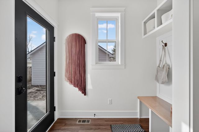 425 E Granger Avenue, Des Moines, IA 50315