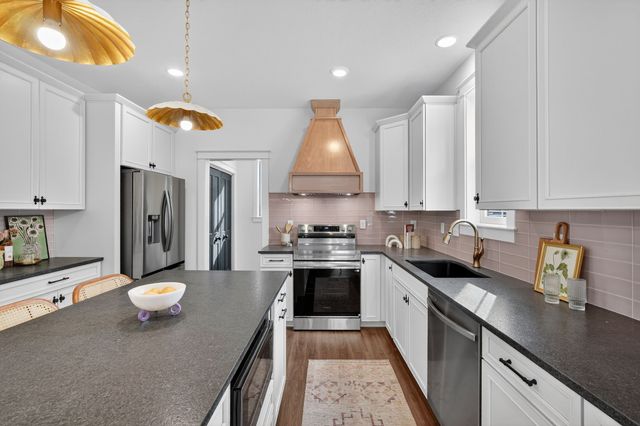 425 E Granger Avenue, Des Moines, IA 50315